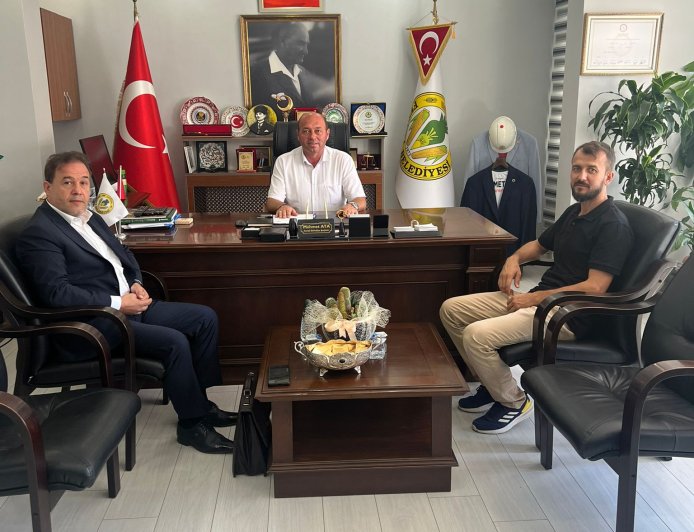 Sakarya İli Ferizli ilçesi belediye başkanı Sn.Mehmet Ata,yı makamıda Yeniden Refah partisi ilçe başkanı sayın Sercan eğin le birlikte  hayırlı olsun ziyaretlerinde bulundu.