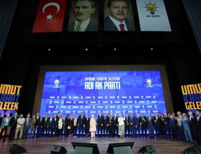 Murat Yetkin: AK Parti yol ayrımında; yeni bir başlangıç mı, sonun başlangıcı mı?