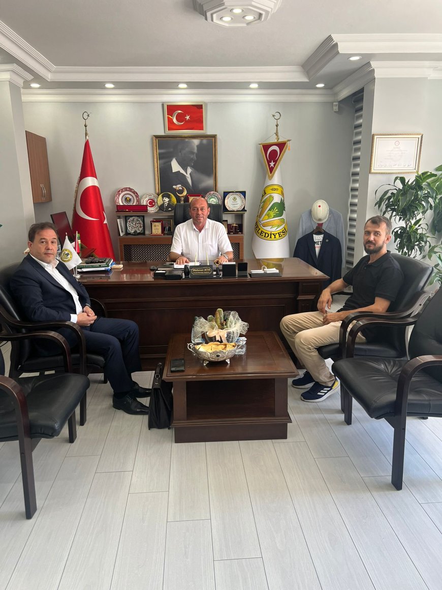 Sakarya İli Ferizli ilçesi belediye başkanı Sn.Mehmet Ata,yı makamıda Yeniden Refah partisi ilçe başkanı sayın Sercan eğin le birlikte  hayırlı olsun ziyaretlerinde bulundu.